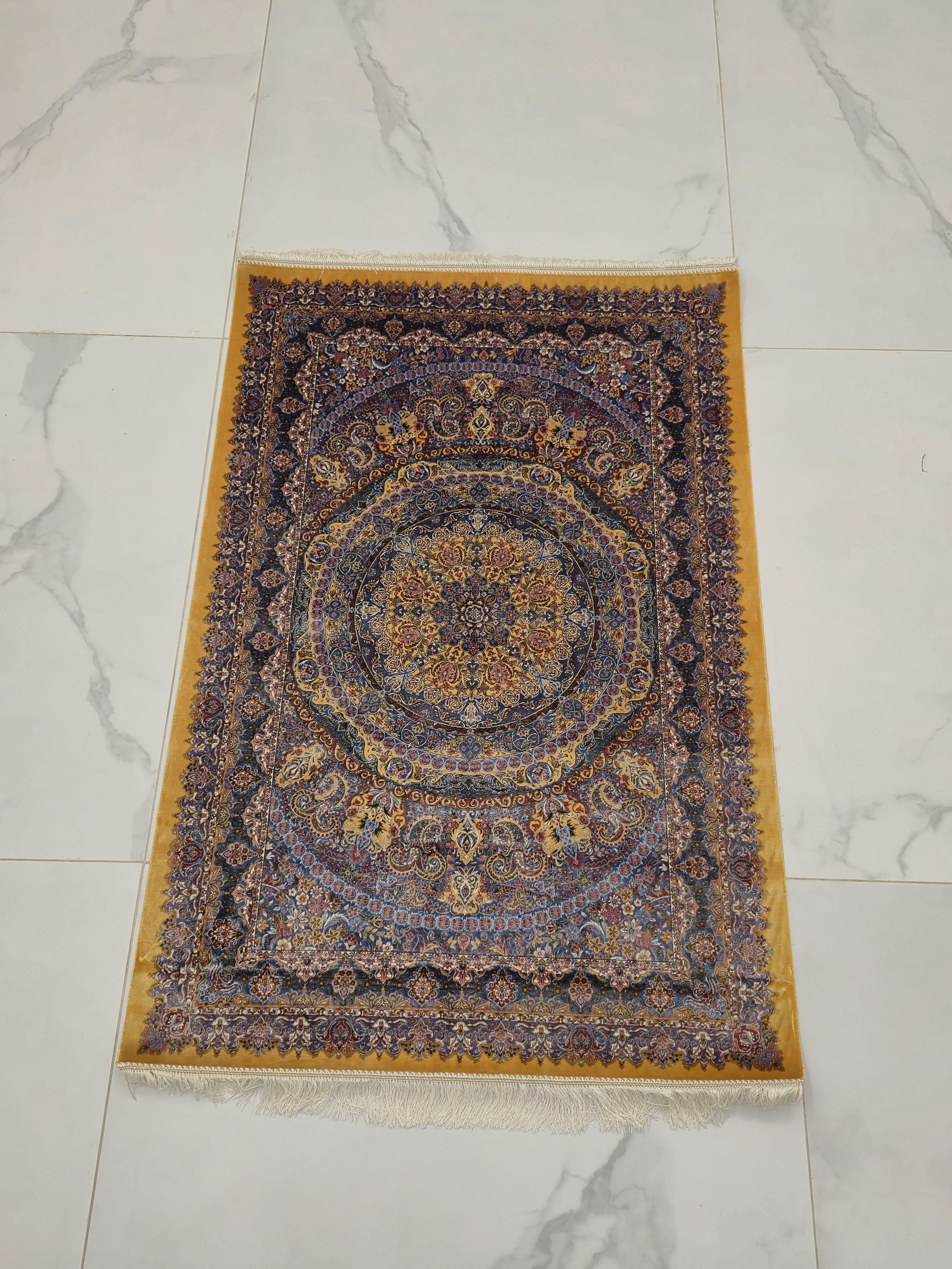 فرش تمام  ابریشم ماشینی ۱۷۰۰ شانه   1در 1.5 طرح نارین