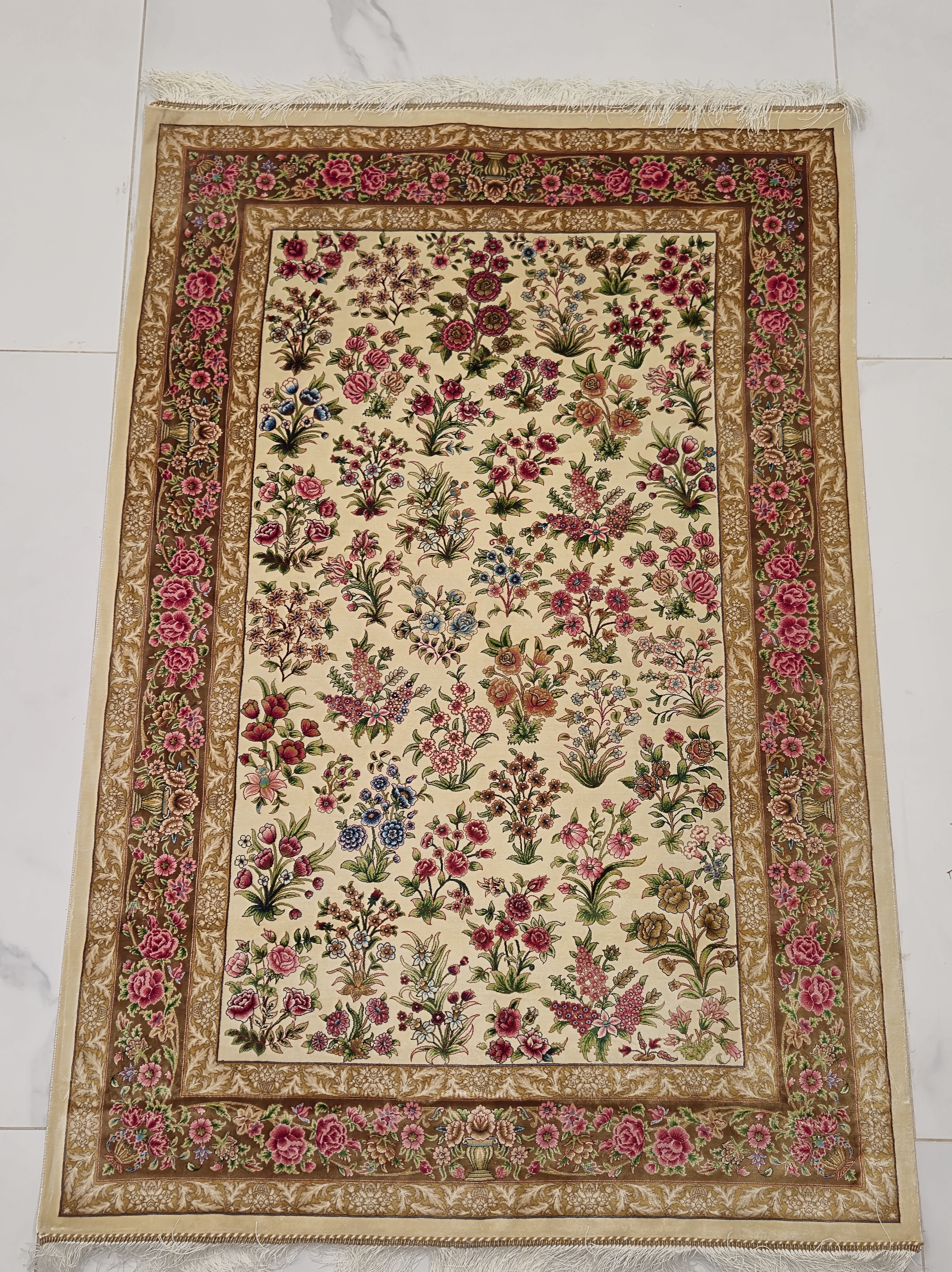 فرش تمام  ابریشم ماشینی ۱۷۰۰ شانه   1در 1.5 طرح گلشن