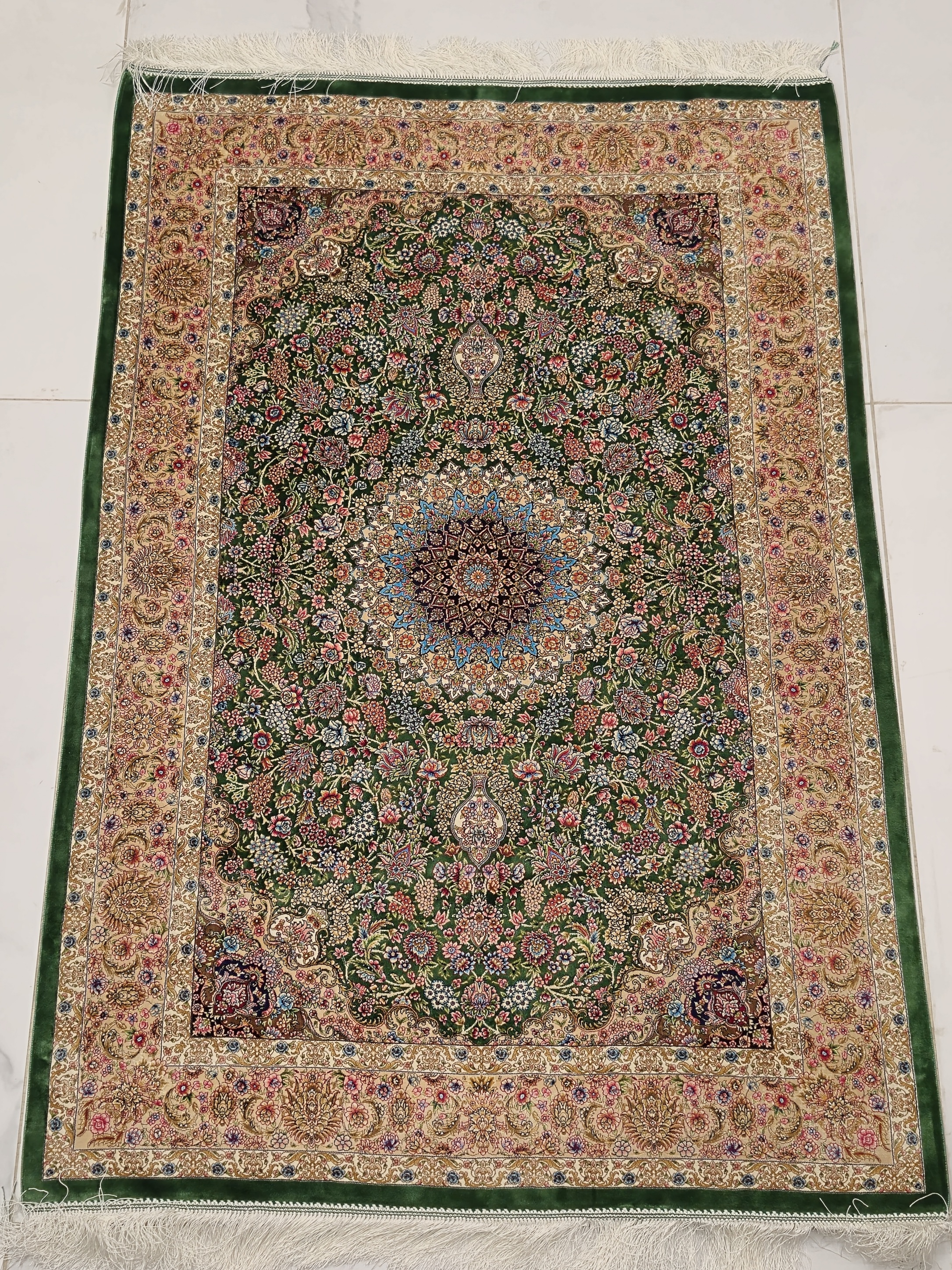 فرش تمام  ابریشم ماشینی ۱۷۰۰ شانه   1در 1.5 طرح جیران