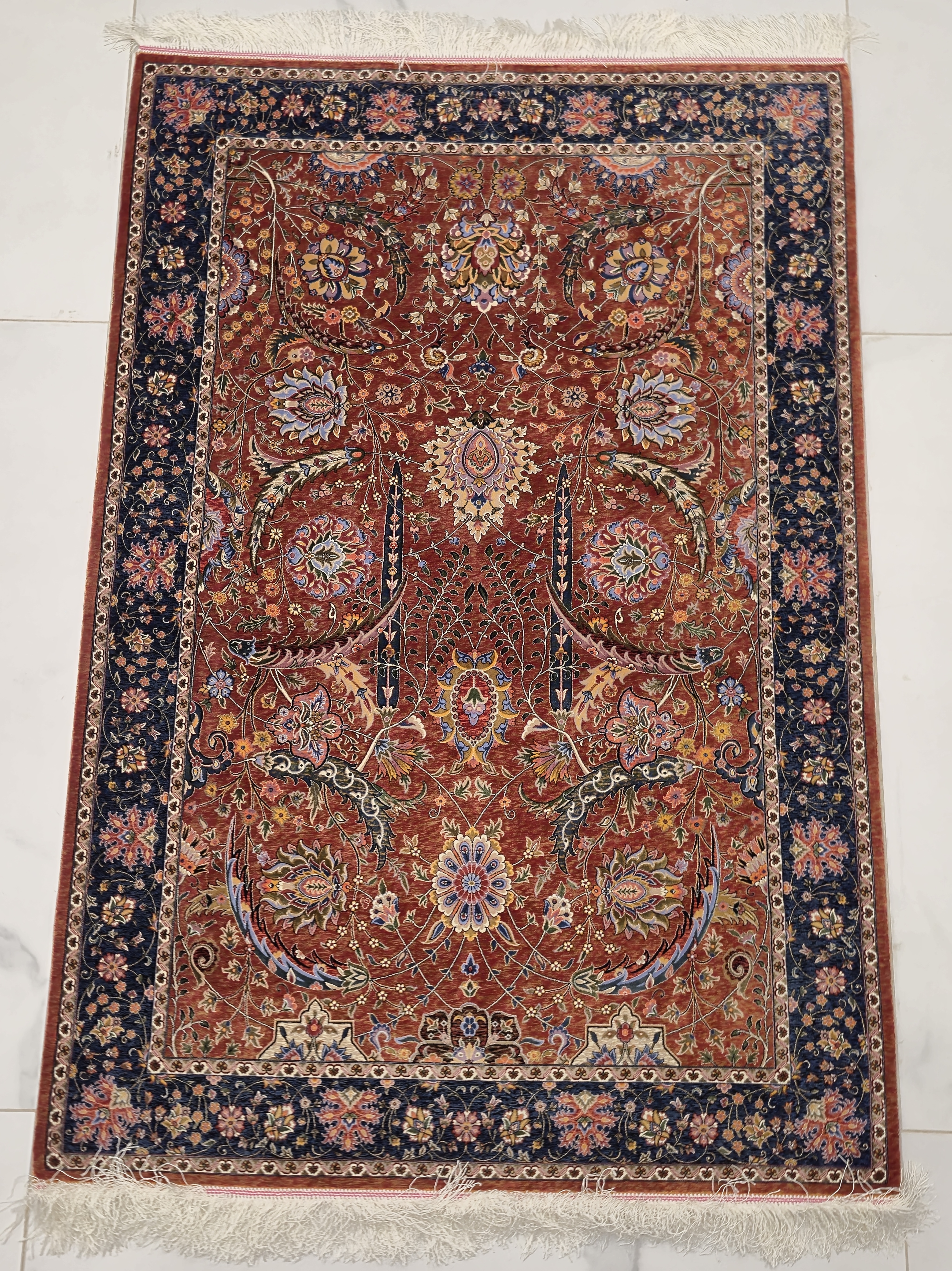 فرش تمام  ابریشم ماشینی ۱۷۰۰ شانه   1در 1.5 طرح ابرش